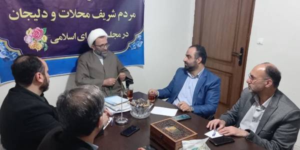 دکتر ترکیان فرماندار شهرستان محلات، محمد جواد کاظم زاده معاون سیاسی امنیتی فرمانداری محلات و آقاگلی بخشدار مرکزی محلات شامگاه یکشنبه با دکتر سلیمی نماینده مردم شریف محلات ودلیجان در مجلس دیدار و گفتگو کردند.