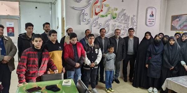 حضور دکتر مخلص الائمه استاندار  مرکزی، دکتر اتابکی فرماندار شهرستان تفرش، فرمانده ناحیه مقاومت بسیج تفرش، شهردار تفرش و جمعی از مسئولین در جمع فعالان رویداد تولید محتوا و بازدید از روند برگزاری این رویداد استانی