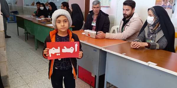 حضور مردم خنجین در پای صندوق های رأی