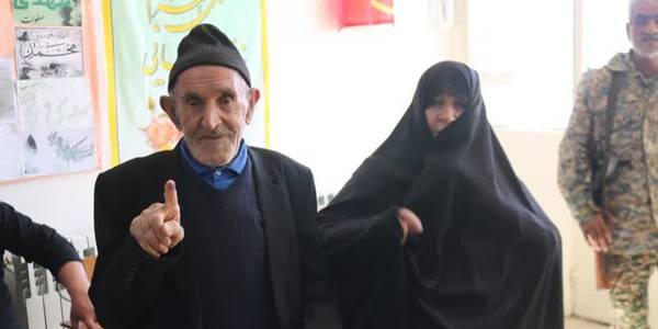 حضور مردم روستای کسرآصف در پای صندوق های رأی