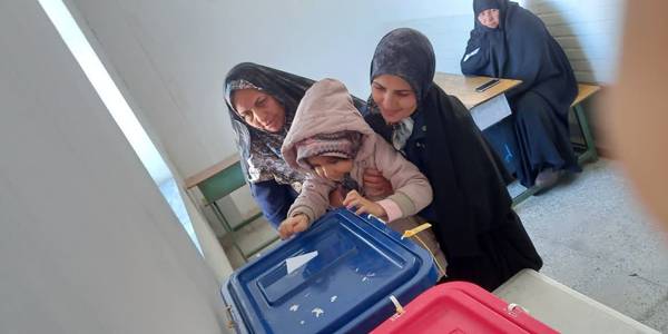 حضور نونهالان بابزرگترهای خوددرپای صندوق های رأی