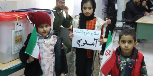 حضور پرشور مردم شهر تلخاب در پای صندوق های رأی