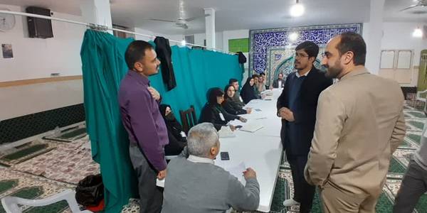 نظارت میدانی مقام ارشد قضایی شهرستان در سطح حوزه های قضایی با حضور در شعب اخذ رای