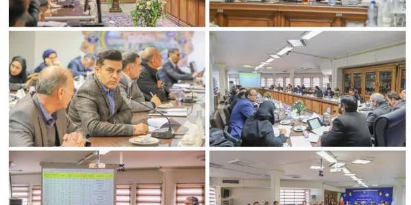 همین جلسه کارگروه اشتغال و سرمایه‌گذاری استان مرکزی

🔶نهمین جلسه کارگروه اشتغال و سرمایه‌گذاری استان مرکزی به ریاست دکتر مخلص الائمه استاندار مرکزی و با حضور معاون هماهنگی امور اقتصادی و توسعه منطقه ای استانداری و با حضور مدیر کل تعاون ،کار و رفاه اجتماعی استان ، مدیران دستگاه های اجرایی و مدیران بانک‌های عامل برگزار شد.

🔹ارائه گزارش آخرین وضعیت ثبت اشتغال‌های ایجاد شده و مغایرت‌های نظارتی سال ۱۴۰۲ توسط دستگاه‌های اجرایی در سامانه ملی رصد کشور به تفکیک دستگاه‌ و شهرستان
🔹ارائه گزارش آخرین وضعیت عملکرد تحصیلات جز ۴ بند ب تبصره ۱۸ سال ۱۴۰۲
🔹 ارائه گزارش آخرین وضعیت عملکرد تسهیلات جز ۳ بند ب تبصره ۱۸ قانون بودجه سال ۱۴۰۲ کشور به تفکیک دستگاه‌های اجرایی نهادهای حمایتی و بانک‌های عامل
شنبه ۱۲ اسفند ماه ۱۴۰۲