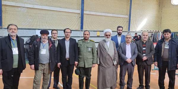 بازدید فرماندار، امام جمعه و مسئولین شهرستان از روند برگزاری انتخابات شهرستان