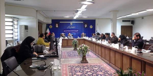 .رشد 10 درصدی صادرات استان
هشتمین جلسه کارگروه توسعه صادرات استان به ریاست میرزاخانی  معاون هماهنگی امور اقتصادی وتوسعه منطقه ای وبا حضور اعضای مربوطه برگزار شد.
در این جلسه ضمن بررسی عملکرد 11 ماهه صادرات استان ، شاهد رشد 10 درصدی آن  نسبت به مورد مشابه سال قبل بودیم
 همچنین شرایط صادرات و واردات استان ونیز تمهیدات ارزی ورفع مشکلات واحدهای مربوطه مورد بررسی قرار گرفت ومقرر شد اتاق بازرگانی نقش پر رنگ تری در امر توسعه صادرات غیر نفتی داشته و به واحد های دارای مشکل در رفع تعهدات ارزی کمک کند.
در این جلسه تقویم نمایشگاه بین الملل اراک با ذکر ملاحظات لازم مورد بررسی و وتصویب قرار گرفت.
یکشنبه 13 اسفند ماه 1402