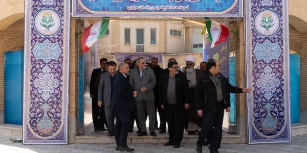 بازدید استاندار و معاون هماهنگی امور اقتصادی وتوسعه منطقه ای از نمایشگاه توانمندی‌های مددجویان کمیته امداد استان مرکزی 
🔹در حاشیه برگزاری جشن خودکفایی ۴۳۰۰ خانوار تحت حمایت کمیته امداد امام خمینی (ره) استان مرکزی، دکتر مخلص‌الائمه، استاندار مرکزی از نمایشگاه توانمندی‌های مددجویان تحت حمایت کمیته امداد استان بازدید کرد.
چهارشنبه ۱۶ اسفند ماه