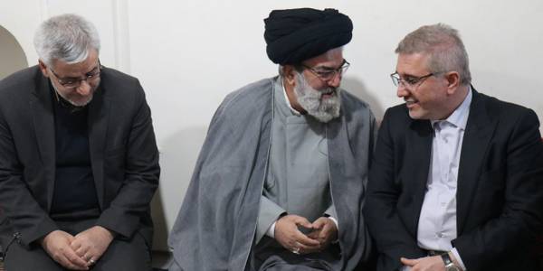 معاون رییس جمهور و رییس سازمان برنامه و بودجه کشور از بیت تاریخی حضرت امام (ره) در خمین بازدید کرد