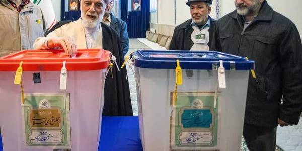 نماینده ولی‌فقیه و استاندار مرکزی از حضور مردم در انتخابات تقدیر کردند