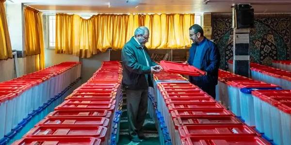 بررسی میدانی مراحل آماده‌سازی برگزاری انتخابات توسط استاندار مرکزی