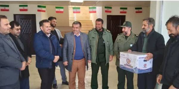 تجلیل از خانواده دارای ۴ فرزند