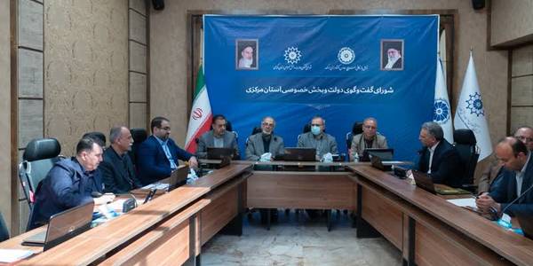 استاندار: مرکزی، دومین استان کشور با کمترین نرخ بیکاری است 

🔹جلسه شورای گفت‌وگوی دولت و بخش خصوصی استان مرکزی، به ریاست استاندار و با حضور جمعی از مدیران دستگاه‌های اجرایی و فعالان اقتصادی استان برگزار شد.

🔸استاندار مرکزی در این جلسه با اشاره به بهبود شاخص‌های اقتصادی استان، گفت: استان مرکزی دومین استان با کمترین نرخ بیکاری است، نرخ بیکاری استان مرکزی از ۸.۱ درصد در پاییز سال گذشته به ۶.۳ درصد در پاییز امسال رسید.

🔸دکتر مخلص‌الائمه افزود: میانگین نرخ بیکاری کشور نیز از ۸.۲ درصد به ۷.۲ درصد کاهش یافته است.

🔸استاندار مرکزی اذعان داشت: در زمینه‌ی تحقق اشتغال تعهد شده نیز استان مرکزی در رتبه دوم کشور است و در این حوزه تمامی شاخص‌ها یکدیگر را تأیید می‌کنند که جا دارد از تمامی فعالان بخش صنعت و تولید استان تقدیر کنیم.

🔸وی با تأکید بر اینکه در تحقق درآمد مالیاتی استان، تاکنون بالغ بر ۱۵۰ درصد از سهم تعهد شده را محقق کرده‌ایم، گفت: اخذ مالیات از حوزه دلالی و سفته‌بازی به نفع فعالان بخش تولید، از سیاست‌های دولت است.

🔸استاندار مرکزی با اشاره به موضوع اشتغال اتباع بیگانه در بخش‌ تولید بویژه بخش‌های کشاورزی، صنعت و ساختمان، افزود: اشتغال اتباع فاقد مجوز اقامت و پروانه کار، تخلف است و از دادگستری استان می‌خواهیم حداکثر مجازات را برای متخلفان در نظر بگیرد.

🔹در این نشست ضمن ارائه‌ی گزارش عملکرد شورای گفت‌و‌گوی دولت و بخش خصوصی استان مرکزی در سال ۱۴۰۲ برخی مسائل فعالان اقتصادی و بخش‌های تولیدی بررسی شد.