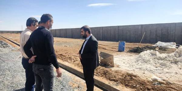 بازدید آقازیارتی فرماندار شهرستان فراهان از پارکینگ جدید الإحداث خودروهای تصادفی