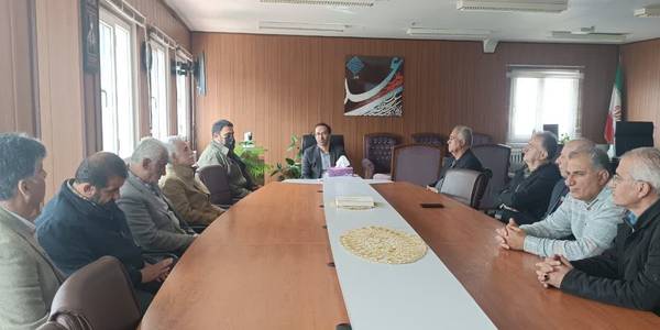 دیدار جمعی از کسبه و خیرین شهرستان با فرماندار