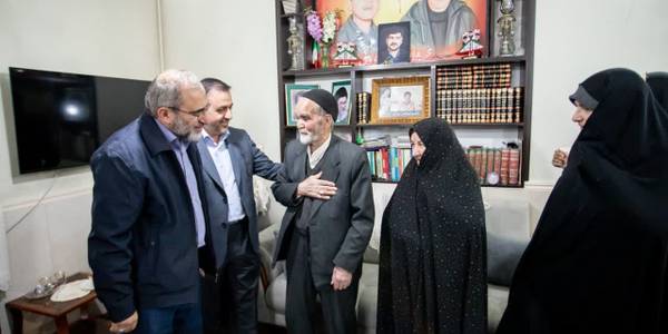 دیدار نوروزی استاندار مرکزی با خانواده معظم شهیدان جودکی در اراک