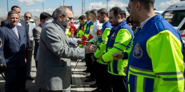 بازدید استاندار مرکزی از روند ارائه خدمات و استقبال از مسافران نوروزی