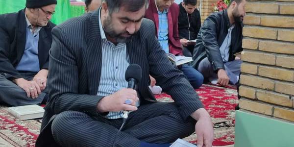 لحظه تحویل سال نو در جوار امامزاده احمدبن‌علی(ع) ذلف‌آباد با حضور آقازیارتی فرماندار شهرستان فراهان