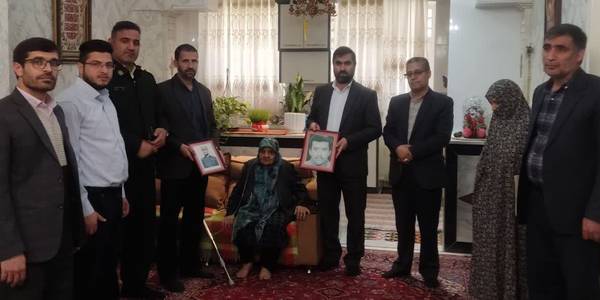 دیدار نوروزی فرماندار فراهان به همراه مسئولین شهرستان با خانواده معظم شهید صفرعلی ماستری فراهانی و آزاده و جانباز رضا خسروانی فراهانی