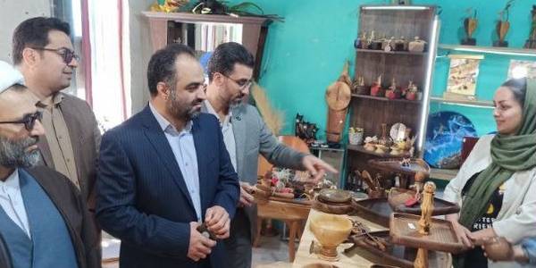 بازدید از بازارچه صنایع دستی پارک سرچشمه