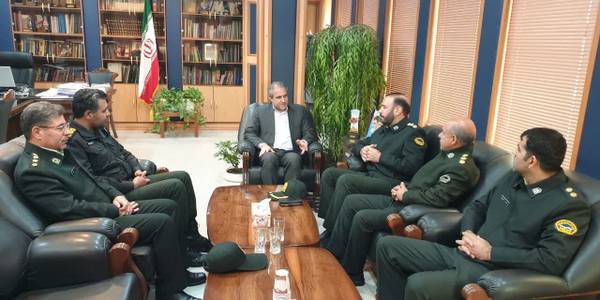 مرور برنامه‌های پیش‌رو در سال ۱۴۰۳ و دیدار نوروزی سرهنگ جمالی فرمانده نیروی انتظامی شهرستان ساوه، سرهنگ محمدزاده معاونت و همکاران ایشان با مهدی الیاسی معاون استاندار و فرماندار ویژه شهرستان ساوه