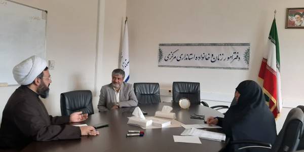 نشست هماهنگی برنامه های ستادهای مردمی حوزه جمعیت به ریاست مفتح زاده مدیر کل دفتر امور زنان وخانواده استانداری  و با حضور حجت الاسلام تاج آبادی مسئول ستاد مردمی جمعیت استان و دکتر محمد دوست مسئول مرکز نفس استان در محل دفتر امور زنان و خانواده تشکیل گردید .
ارائه برنامه های پیشنهادی هردو مرکز در سال ۱۴۰۳ و تدوین بوم جمعیت استان از مهمترین موارد مطرح شده در این نشست بود .
چهارشنبه ۱۵ فروردین ۱۴۰۳