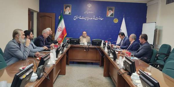 با حضور علیرضا حسنی،  مدیرکل امور اداری و مالی