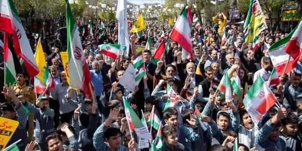 مردم اراک در حمایت از عملیات "وعده صادق" تجمع کردند