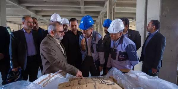 بازدید میدانی استاندار مرکزی از شرکت سیمان دلیجان