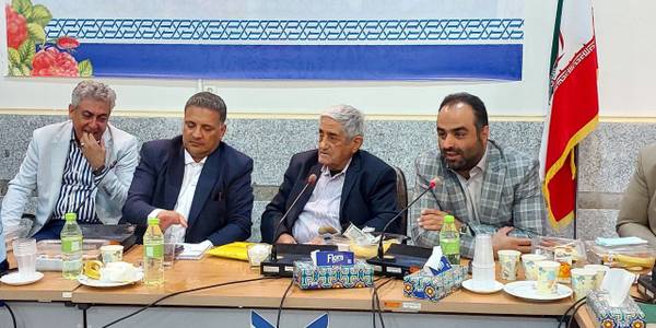 نشست تخصصی روز جهانی بناها و محوطه ها و آیین تجلیل از خادمین میراث فرهنگی در نراق برگزار شد.