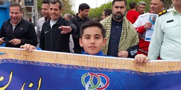 همایش پیاده روی خانوادگی عصر گاهی و جشنواره فرهنگی ورزشی در شهر فرمهین با حضور آقازیارتی فرماندار فراهان