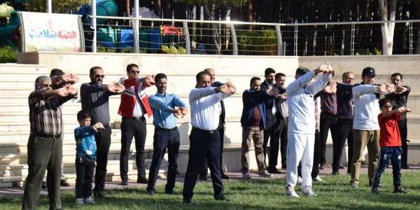 به مناسبت هفته سلامت همایش پیاده‌روی کارکنان ادارات شهرستان محلات برگزار شد