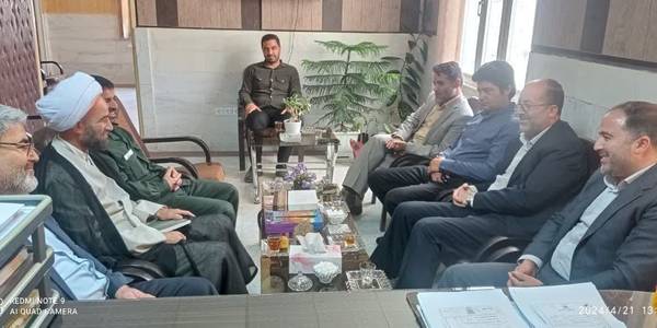 دیدار فرماندار و برخی از مسئولین با فرمانده سپاه شهرستان خنداب