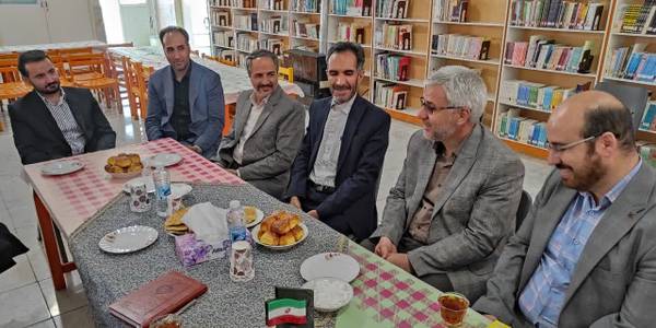 فرماندار از روند برگزاری اولین دوره تربیت مربی مهد کودک استان در شهرستان خمین بازدید کرد