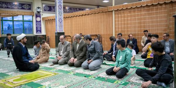 دیدار صمیمی و افطار استاندار مرکزی همراه با ایتام