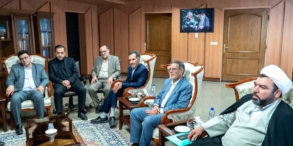 🔹نمایندگان منتخب مردم استان مرکزی در مجلس دوازدهم با دکتر مخلص‌الائمه، استاندار مرکزی و معاونین ایشان دیدار کردند.