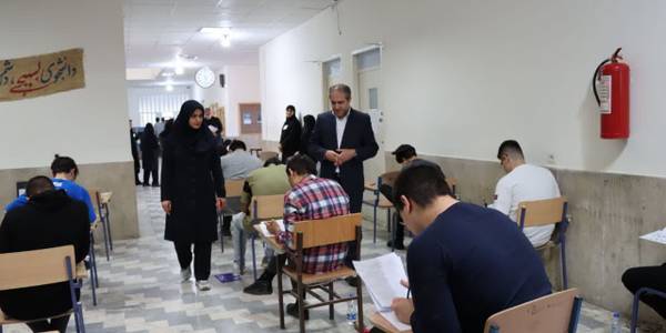 بازدید میدانی معاون استاندار و فرماندار ویژه شهرستان ساوه از حوزه‌های کنکور سراسری