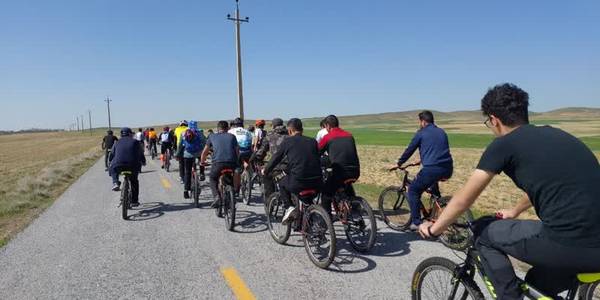 همایش دوچرخه سواری در شهر خنجین