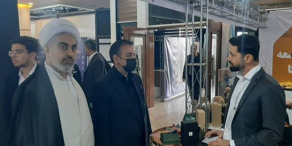 بازدید میرزاخانی معاون هماهنگی امور اقتصادی وتوسعه منطقه ای از واحدهای تولیدی وشرکت های شرکت کننده در نمایشگاه اکسپو۲۰۲۴ تهران
نمایشگاه ایران اکسپو بزرگترین ومهمترین رویداد تجاری در راستای نمایش توانمندیهای صادراتی با بازارهای بین المللی از هشتم اردیبهشت به مدت ۵ روز فعالیت می کند.
میرزاخانی در بازدید از این نمایشگاه از دستاوردهای اداره اوقاف وامور خیریه استان درایجاد وبهره برداری از پرورش ماهی در قفس در آب های آزاد بازدید کرد.
همچنین ضمن بازدید ازغرفه دستاوردهای شرکت هپکو،شرکت زرساب و شرکت نیکسان با مدیران این واحد های تولیدی در خصوص رفع موانع تولیدوصادرات محصولاتشان بحث وگفتگو شد.