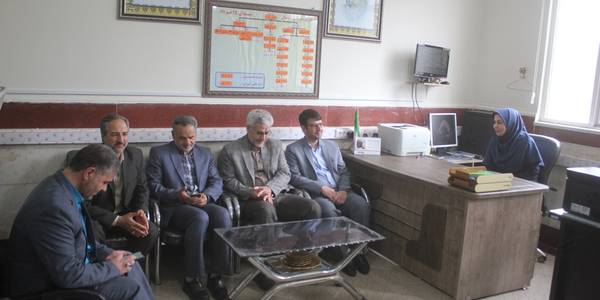 فرماندار ، فرمانده ناحیه مقاومت و رئیس دادگستری شهرستان از تعدادی از مدارس خمین بازدید کردند