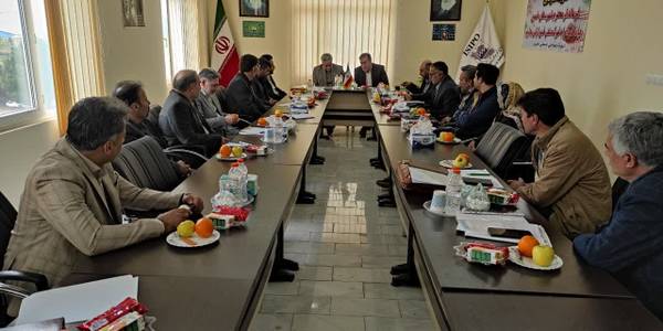 نشست بررسی مسائل و مشکلات واحدهای صنعتی شهرک صنعتی شهرستان خمین برگزار شد