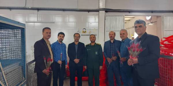 همزمان با روز جهانی کار و کارگر با حضور مسئولین شهرستان تفرش از کارگران و جهادگران عرصه ی تولید تقدیر گردید.