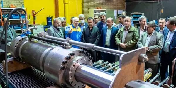 بازدید میدانی استاندار مرکزی و جمعی از مدیران از شرکت لجور