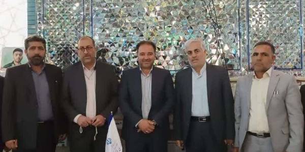 برپایی میز خدمت فرمانداری شهرستان در نماز جمعه