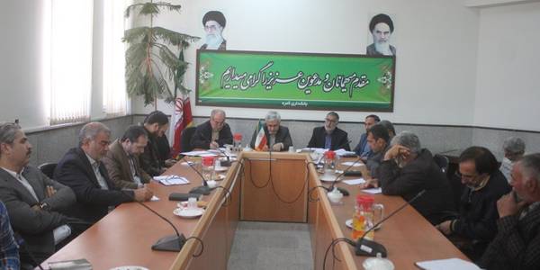 جلسه بررسی مسائل و مشکلات معادن مستقر در بخش کمره شهرستان خمین برگزار شد