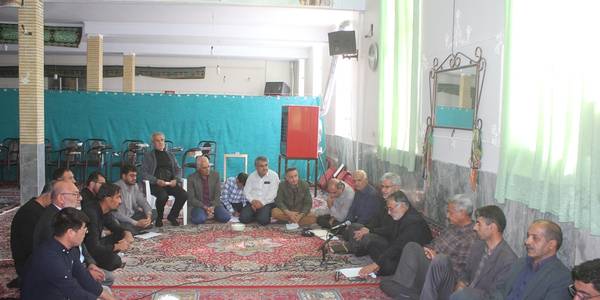 نشست بررسی مسائل و مشکلات دهستان حمزه لو شهرستان خمین برگزار شد.