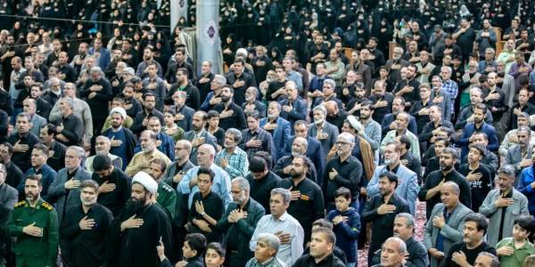 بزرگداشت سیدالشهدای خدمت- مردم اراک به سوگ خادم جمهور نشستند