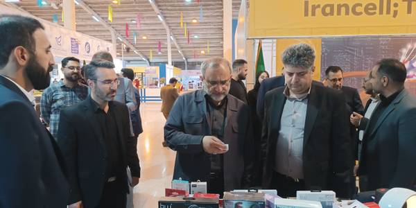 بازدید استاندار مرکزی از نمایشگاه الکامپ،تلکام 1403