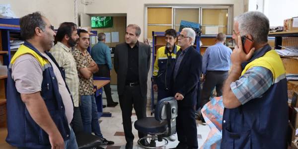 بازدید سرزده فرماندار ویژه شهرستان ساوه از اداره پست