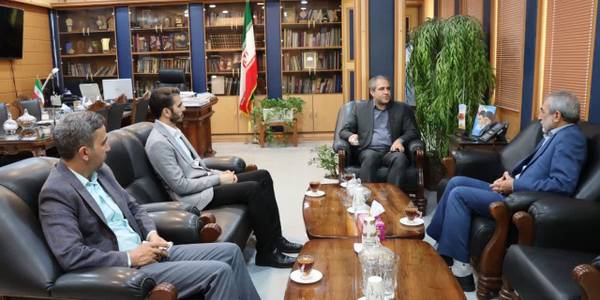 فتاحی مدیر کل دامپزشکی استان مرکزی به همراه رییس این اداره در ساوه با مهدی الیاسی معاون استاندار و فرماندار ویژه شهرستان ساوه دیدار و گفتگو کردند.