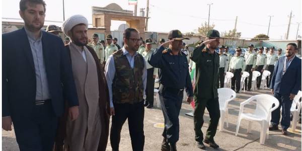 صبحگاه مشترک نیروهای نظامی و انتظامی به مناسبت هفته دفاع مقدس در شهرستان کمیجان